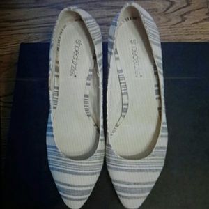 Striped heels. Size 8... Runs small order down.